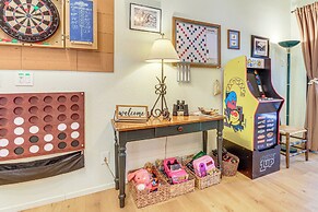 Hike & Golf: Family Home w/ Balcony in Pinetop!