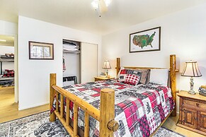 Hike & Golf: Family Home w/ Balcony in Pinetop!