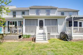 Bright Townhome w/ Pool Access: Near Bethany Beach