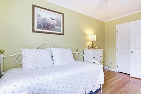 Bright Townhome w/ Pool Access: Near Bethany Beach