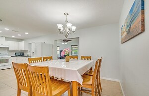 13 Mi to Hudson Beach: Spring Hill Home w/ Lanai