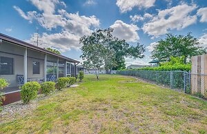 13 Mi to Hudson Beach: Spring Hill Home w/ Lanai