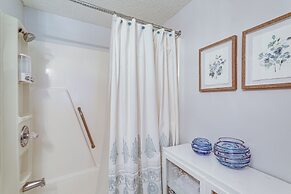 Overlooking Ski Slopes: Sugar Mountain Condo!