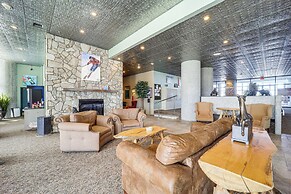 Overlooking Ski Slopes: Sugar Mountain Condo!