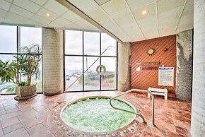 Overlooking Ski Slopes: Sugar Mountain Condo!