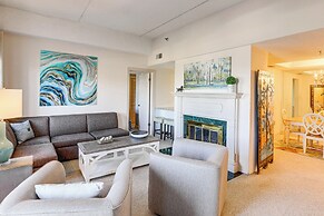 Overlooking Ski Slopes: Sugar Mountain Condo!