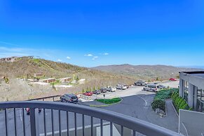 Overlooking Ski Slopes: Sugar Mountain Condo!