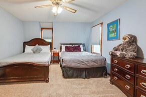 5-acre Graceland Family Home in West Des Moines