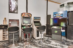 5-acre Graceland Family Home in West Des Moines