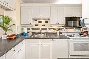 Menehune Shores, #517 1 Bedroom Condo by RedAwning