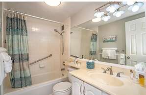 Menehune Shores, #517 1 Bedroom Condo by RedAwning