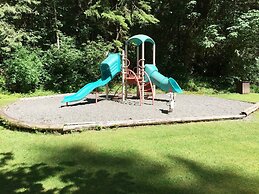 64sw - Pets Ok - Wood Stove - Sleeps 4 1 Bedroom Condo by RedAwning