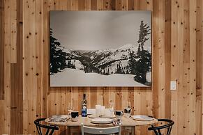 64sw - Pets Ok - Wood Stove - Sleeps 4 1 Bedroom Condo by RedAwning