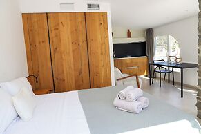 Cala Vadella Beachwalk Suites