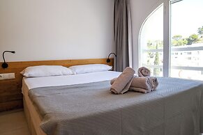 Cala Vadella Beachwalk Suites