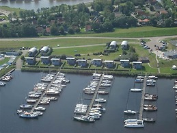 4 Pers House Cecil With own Fishing Spot on a Dutch Chanel