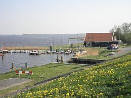 4 Pers House Cecil With own Fishing Spot on a Dutch Chanel