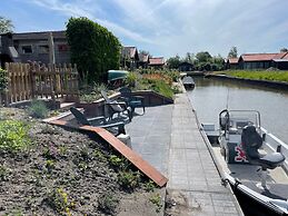 4 Pers House Cecil With own Fishing Spot on a Dutch Chanel