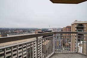 Fantastic Apt with City View at Ballston