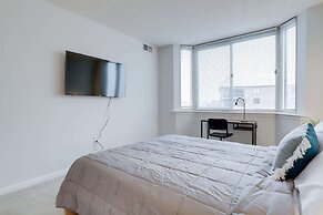 Fantastic Apt with City View at Ballston
