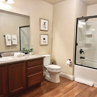 Relaxing 2-br Apt With Pool Hot Tub Gym