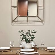 Relaxing 2-br Apt With Pool Hot Tub Gym