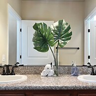 Relaxing 2-br Apt With Pool Hot Tub Gym