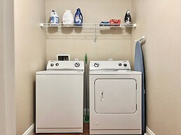 Relaxing 2-br Apt With Pool Hot Tub Gym