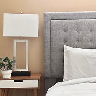 Relaxing 2-br Apt With Pool Hot Tub Gym