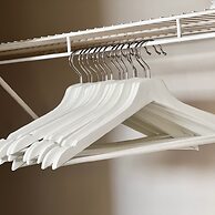 Relaxing 2-br Apt With Pool Hot Tub Gym