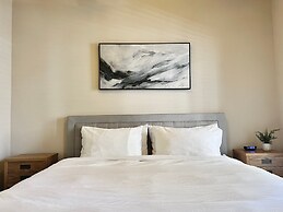 Relaxing 2-br Apt With Pool Hot Tub Gym