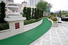 Comfort And Simply Look 1Br At Bellezza Apartment