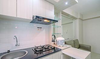 Comfy And Homey 2Br At Bassura City Apartment