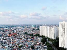 Best Strategic And Homey 2Br At Bassura City Apartment