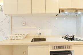 Good And Modern Studio At Sky House Alam Sutera Apartment