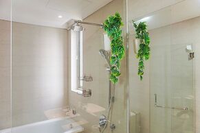 Serene And Best Location 2Br Gold Coast Apartment