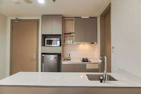 Serene And Best Location 2Br Gold Coast Apartment