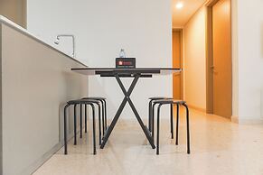 Serene And Best Location 2Br Gold Coast Apartment