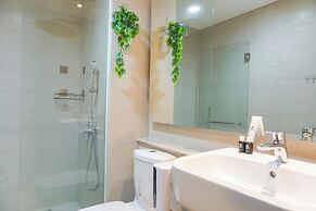 Serene And Best Location 2Br Gold Coast Apartment