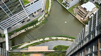 Serene And Best Location 2Br Gold Coast Apartment