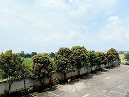 Modern Look And Homey Studio At Enviro Apartment