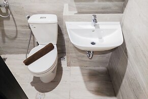 Restful And Cozy Stay Studio With Balcon At Collins Boulevard Apartmen