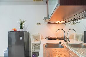 Modern Look 2Br Apartment At Springhill Terrace Residence