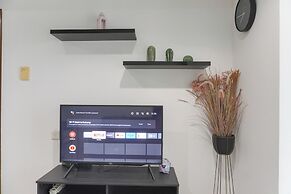 Modern Look 2Br Apartment At Springhill Terrace Residence