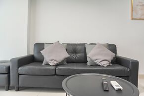 Modern Look 2Br Apartment At Springhill Terrace Residence