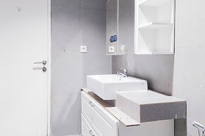 Homey And Modern 1Br At Paddington Heights Apartment