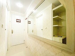 Cozy And Minimalist Studio Paltrow City Apartment