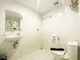 Cozy And Minimalist Studio Paltrow City Apartment