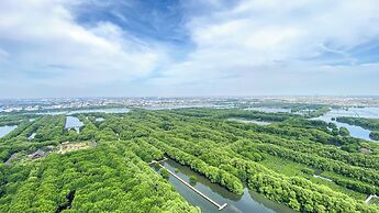 Modern Look And Comfy 2Br Gold Coast Apartment