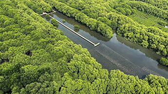 Modern Look And Comfy 2Br Gold Coast Apartment